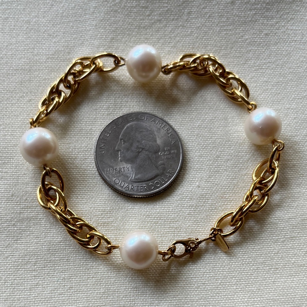 Vintage Monet Gold & Pearl Bracelet - Picture 13 of 16